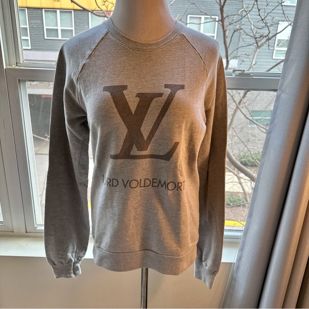 Gray Sweatshirt for Everyday Comfort
